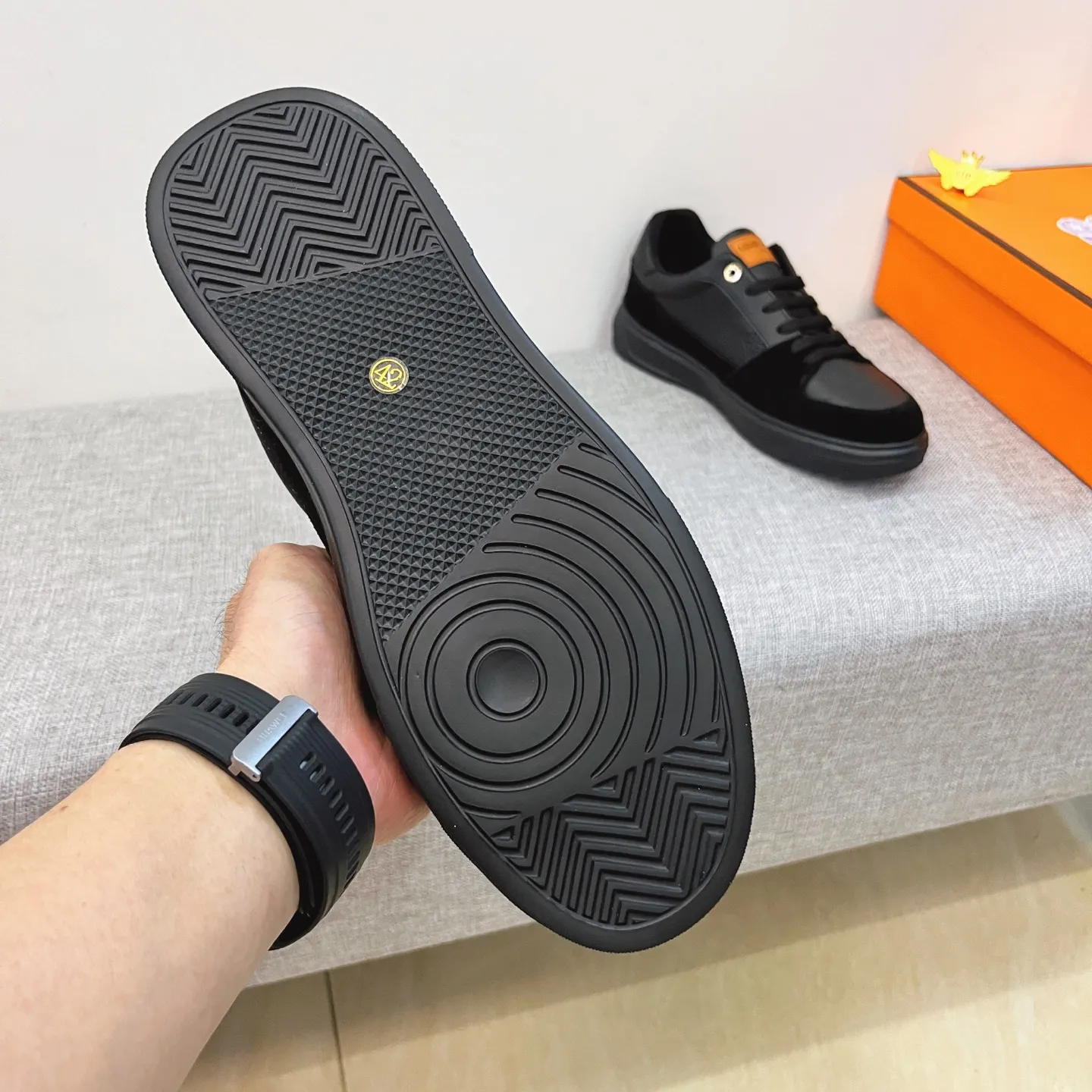Men's shoes 💰 420💰【LV】🔥Louis Vuitton, high-end men's shoes brand official website 1:1 latest masterpiece: the upper is made of Italian imported first-layer cowhide with a comfortable and breathable lining➕original non-slip and wear-resistant outsole🔥, making walking more convenient and comfortable! An exclusive new model, a stunning work, a beautiful 1:1 replica [color] compared to the official quality! Create a fashionable personality to set off your uniqueness! A must-have for trendy men! Classic 🔥Size: 38-44 Color: 🔥 2⃣️colors available🔥.